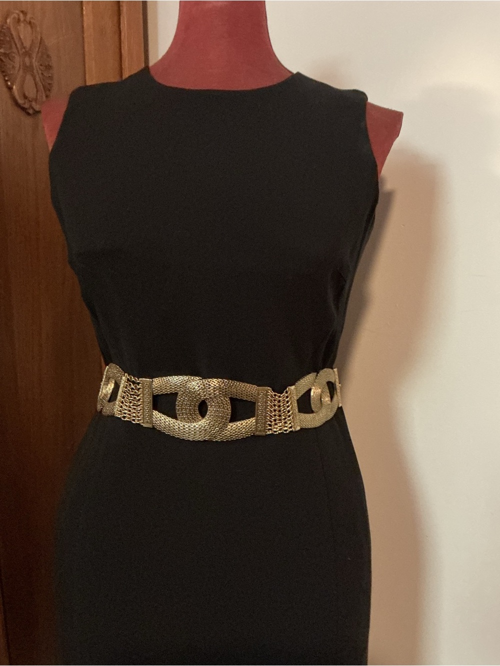 Vingold-tone statement belt featuring textured interlocking links and a chain